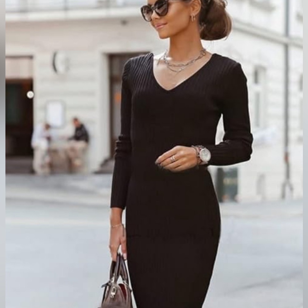 Elegant and stretchy V-neck pullover, long sleeve dress size medium